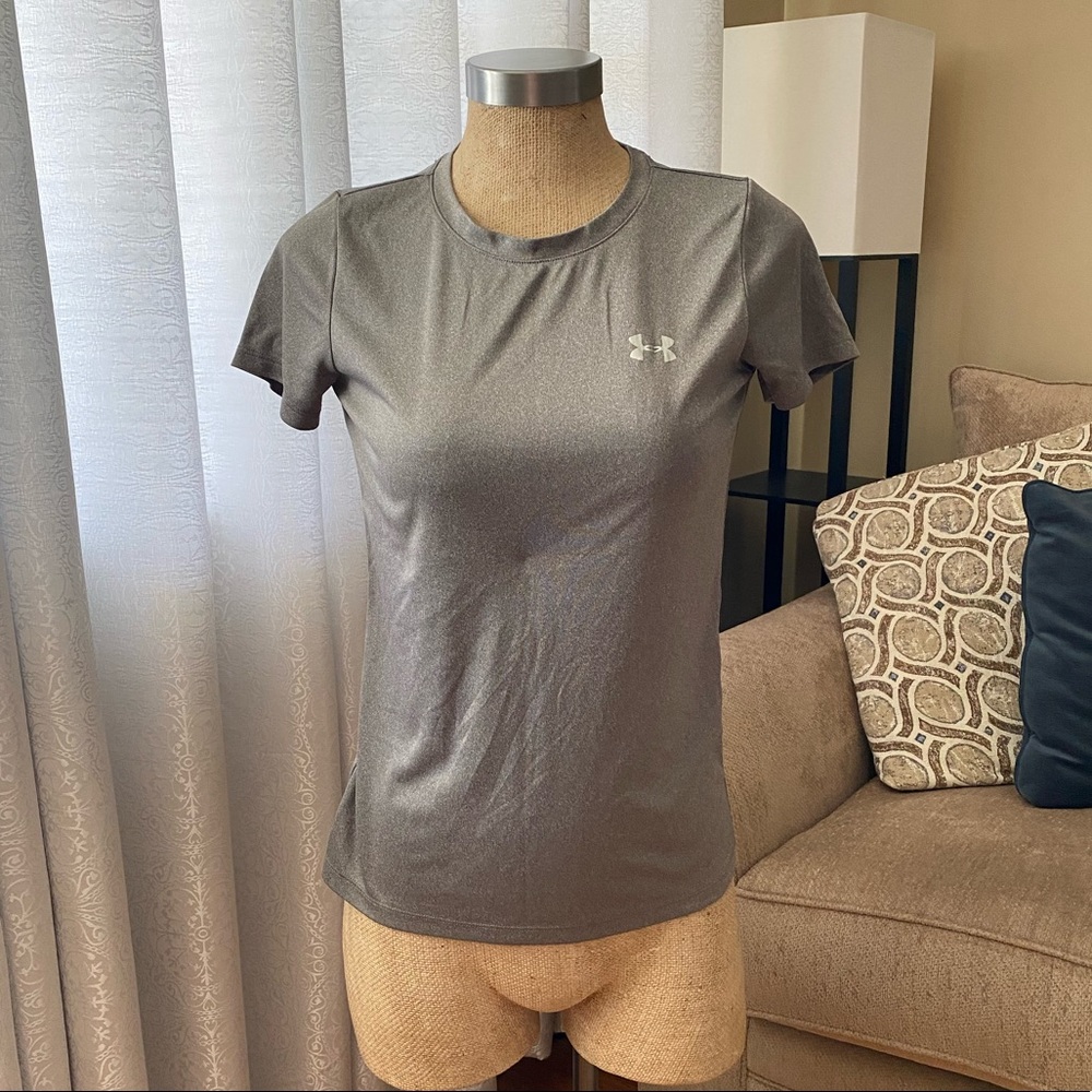 UNDER ARMOUR TSHIRT